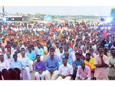 മത്സ്യത്തൊഴിലാളികളെ സര്‍ക്കാര്‍ ക്ഷണിച്ചു വരുത്തി അപമാനിച്ചെന്ന്; സമാന്തരമായി ആദരിക്കാന്‍ കോണ്‍ഗ്രസ്
