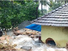 കോഴിക്കോട് ഡാ... മുഖ്യമന്ത്രിയുടെ ദുരിതാശ്വാസ നിധിയിലേക്ക് സഹായപ്രവാഹം