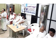 പ്രളയക്കെടുതിയില്‍ രക്ഷകരായവരെ  എംഎല്‍എ ആദരിച്ചു: ജെയ്സലിനും മത്സ്യ തൊഴിലാളികള്‍ക്കും ആദരം!