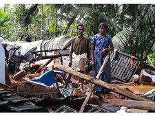 മലപ്പുറത്ത്: പ്രളയ ദുരന്തത്തില്‍  വിവാഹ വീടും തകര്‍ന്നു,വീട്ടിലുണ്ടായിരുന്നവര്‍ രക്ഷപ്പെട്ടു