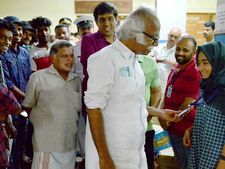 നടുക്കുന്ന ഓര്‍മ്മകളുമായി മഴക്കെടുതി: മഴ കുറഞ്ഞതോടെ രോഗവ്യാപനത്തിനെതിരെ ജാഗ്രതാ നിര്‍ദേശം