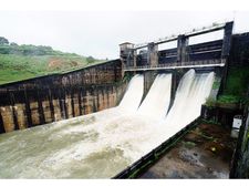 വയനാട്ടില്‍ മഴക്കെടുതി തുടരുന്നു: ഗതാഗതം ദുഷ്‌ക്കരം,  മാനന്തവാടി ടൗണില്‍ വെള്ളപ്പൊക്കം