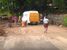 കൂത്താട്ടുകുളം- നടക്കാവ് റോഡിൽ ഗതാഗതം പുന:സ്ഥാപിച്ചു: റോഡില്‍ രൂപപ്പെട്ടത് ഗര്‍ത്തം!!