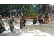 താമരശേരി ചുരത്തില്‍ അപകട ഭീഷണിയുള്ള കെട്ടിടം പൊളിച്ചു നീക്കും: തീരുമാനം സര്‍വകക്ഷി യോഗത്തില്‍!