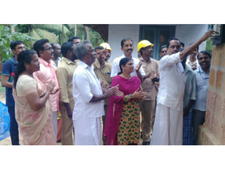 നിർധന കുടുംബത്തിന് സൗജന്യമായി വൈദ്യുതി കണക്ഷൻ നൽകി ഇലക്ട്രിസിറ്റി ജീവനക്കാർ