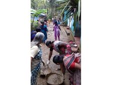 മഴക്കെടുതി: ശുചീകരണപ്രവര്‍ത്തനങ്ങള്‍ക്ക് കുടുംബശ്രീ നേതൃത്വം നല്‍കുന്നു; ഒരു വാര്‍ഡില്‍ അമ്പത് പേരടങ്ങുന്ന സംഘം