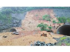 കുതിരാനിലെ മണ്ണിടിച്ചില്‍: തുരങ്കത്തിന്റെ സുരക്ഷയില്‍ ആശങ്ക,  തുരങ്ക നിര്‍മാണത്തില്‍ തട്ടിപ്പെന്ന്!!