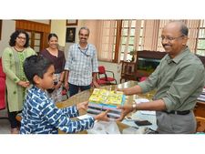 കുട്ടിക്ക് ഒരു കുട്ടി പദ്ധതിയ്ക്ക് തുടക്കമായി; പ്രളയ ദുരിതം അനുഭവിച്ച കുട്ടികള്‍ക്ക് കൈത്താങ്ങ്...