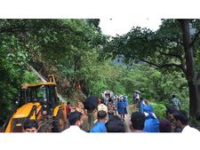 കഴിഞ്ഞയാഴ്ച കുട്ടനാട്ടിലേക്ക് കയറ്റി അയച്ചു: ഇത്തവണ  നാട്ടിലെ ദുരിതാശ്വാസത്തിൽ പങ്കുചേരാന്‍ കളക്ടര്‍