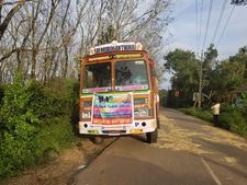 ദുരിതാശ്വാസത്തിന്റെ പേരിലെത്തിച്ച വൈക്കോല്‍ വില്‍പ്പന; അന്വേഷണം വേണമെന്ന് കോണ്‍ഗ്രസും കിസാന്‍സഭയും 