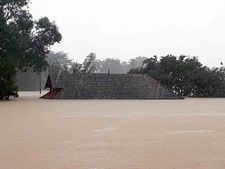 വടക്കെ വയനാട്ടിൽ പ്രളയം: മാനന്തവാടി നഗരം വെള്ളത്തിൽ; ദുരിതാശ്വാസക്യാംപിലും വെള്ളം കയറി;കാണാതായത് പോളിടെക്നിക് വിദ്യാർത്ഥിയെന്ന് സംശയം