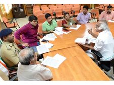 വയനാട്ടില്‍ മഴ കുറഞ്ഞു; ആളുകള്‍ ക്യാംപുകളില്‍ നിന്നും മടങ്ങിത്തുടങ്ങി; നാവികസേനയും പിന്‍വാങ്ങി