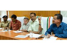 മഴക്കെടുതി: വയനാട്ടില്‍ 100 കോടിയുടെ നഷ്ടമെന്ന് പ്രാഥമിക കണക്ക്; രണ്ടാഴ്ച സൗജന്യ റേഷന്‍ നല്‍കും 