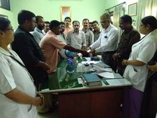  ജില്ലാ ആശുപത്രിയിൽ ചികിത്സയ്‌ക്കെത്തുന്ന പാവപ്പെട്ട രോഗികൾക്ക് കൈത്താങ്ങായി സുനിൽ: സംഭവം വടകരയില്‍!