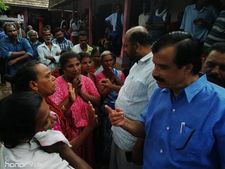 മഴക്കെടുതി: അവശ്യ സാധനങ്ങൾ കിട്ടാനില്ല, കൊച്ചിയില്‍ അമിത വില ഈടാക്കിയ വ്യാപാരികൾ പിടിയിൽ