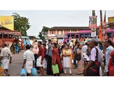 പാരലല്‍ സര്‍വീസിനെതിരെ വടകര-പേരാമ്പ്ര റൂട്ടിലെ ബസ് പണിമുടക്ക്, യാത്രക്കാര്‍ വലഞ്ഞു