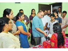 കര്‍മ്മ ഭൂമിയിലെ രക്തസാക്ഷികള്‍ക്ക് മാതൃഭൂമിയുടെ കൈത്താങ്ങ്