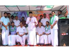   രക്തസാക്ഷികളെ സൃഷിക്കാനുള്ളതല്ല വിദ്യാര്‍ഥി രാഷ്ട്രീയം: പാണക്കാട് സാദിഖലി തങ്ങള്‍