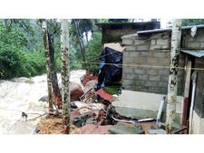 വയര്‍മാന്‍മാരും ഇറങ്ങി; പ്രളയം ഇരുട്ടിലാക്കിയ വീടുകള്‍ വീണ്ടും പ്രകാശിക്കുന്നു