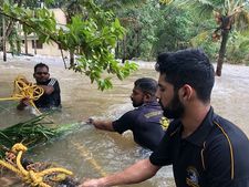 നാവികസേനയുടെ ഓപ്പറേഷൻ മദത് തുടരുന്നു... ഞായർ വരെ രക്ഷപ്പെടുത്തിയത് 15000 പേരെ..