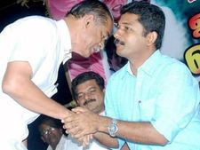 പോത്തുകല്ലില്‍ കാലുമാറ്റ രാഷ്ട്രീയം, സിപിഎം പഞ്ചായത്തംഗം കാണ്‍ഗ്രസിലെത്തിയപ്പോള്‍,  മുന്‍കോണ്‍ഗ്രസ് പഞ്ചായത്ത് പ്രസിഡന്റ് സിപിഎമ്മിലെത്തി