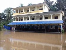 ലവലേശം പിന്നോട്ടില്ലാതെ മഴ; പുതുപ്പാടിയില്‍ ഒരാള്‍ മരിച്ചു, 4 ക്യാമ്പുകള്‍ ആരംഭിച്ചു