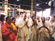 കണ്‍കുളിര്‍ക്കെ കണ്ണനെകണ്ട് പ്രഥമപൗരന്‍; പൂര്‍ണകുംഭത്തോടെയായിരുന്നു  പ്രഥമ പൗരനെ വരവേറ്റത്