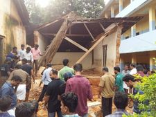 രാരാരോത്ത് സ്‌കൂളിലെ കുട്ടികള്‍ രക്ഷപ്പെട്ടത് നേരത്തെ വിട്ടതിനാല്‍:  പ്രവര്‍ത്തനം ഇനി ഷിഫ്റ്റായി
