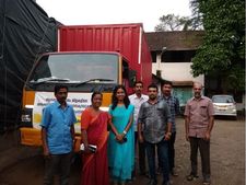  കുട്ടനാട്ടിലേക്ക് കോഴിക്കോടിന്റെ കരുതലുമായി അവസാന ലോറിയുമെത്തി: കോഴിക്കോട്ടുകാരെ പുകഴ്ത്തി കളക്ടര്‍
