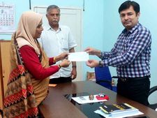 പ്രളയക്കെടുതി: ഉംറക്കായി സ്വരൂപിച്ച തുക  ദുരിതാശ്വാസ നിധിയിലേക്ക് കൈമാറി മുന്‍ അധ്യാപിക