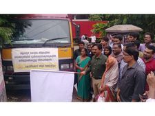 മഴക്കെടുതി: കോഴിക്കോട്‌ ജില്ല നല്‍കിയത് 15 ലോറി സാധനങ്ങള്‍, അഭിനന്ദിച്ച് കോഴിക്കോട് കളക്ടര്‍