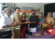 പ്രളയക്കെടുതിയില്‍ രക്ഷകനായ യുവാവിന് അഴിയൂര്‍ പഞ്ചായത്തിന്റെ ആദരം