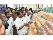 കാണം വിൽക്കാതെ ഓണം ഉണ്ണാം: തൊഴിൽ മന്ത്രി, ഭക്ഷ്യവിതരണത്തിന് വിപുലമായ പദ്ധതികള്‍! 