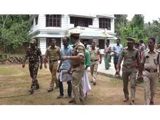 പറളിക്കുന്നിലെ മോഷണം: പ്രതികളെ തെളിവെടുപ്പിനെത്തിച്ചു; ഇരുവരും സ്വര്‍ണവും പണവും മോഷ്ടിച്ച കേസിലെ പ്രതികള്‍