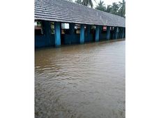 ദുരിതാശ്വാസ ക്യാംപില്‍ കഴിയുന്നവരെയും ബാങ്കുകള്‍ വിടുന്നില്ല:പണമടക്കാന്‍ നിര്‍ബന്ധിക്കുന്നതായി പരാതി