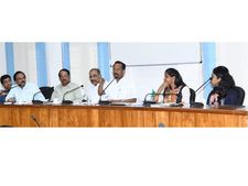 ഇന്ധനക്ഷാമമെന്ന് വ്യാജവാർത്ത; നടപടി എടുക്കുമെന്ന് മന്ത്രി