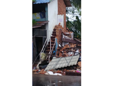ശക്തമായ മഴ; അഴിയൂരിൽ കെട്ടിടം തകർന്നു വീണു, മരങ്ങളും കട പുഴകി 