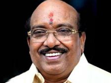 വെള്ളപ്പൊക്കം: പ്രതിപക്ഷത്തിനെതിരെ വെള്ളാപ്പള്ളി, ഇറങ്ങിപ്പോക്ക് വാര്‍ത്തയുണ്ടാക്കാനെന്ന്!!