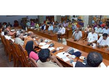 മന്ത്രി വി എസ് സുനില്‍കുമാര്‍ ദുരിതബാധിത പ്രദേശങ്ങള്‍ സന്ദര്‍ശിച്ചു; വീട് നഷ്ടപ്പെട്ടവര്‍ക്ക് നാല് ലക്ഷം രൂപ നല്‍കുമെന്ന് മന്ത്രി