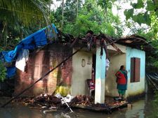  ‌വെള്ളം ഇറങ്ങിയിട്ടും പ്രളയ ബാധിത മേഖലകളിലെ ദുരിതമൊഴിയുന്നില്ല... തിരിച്ചെത്തിയാൽ ഭീകര കാഴ്ച!!