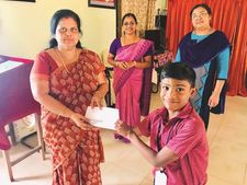 അധ്യാപകരുടെ വാക്കുകള്‍ പ്രചോദനമായി;  അക്ഷയ്ക്ക് ലഭിച്ച ഗ്രാന്റ് ദുരിതാശ്വാസത്തിന്