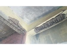 കെട്ടിടത്തിന്റെ സിലിങ്ങ് അടര്‍ന്നു വീഴുന്നു; ദുരന്തം പതിയിരുന്ന് നാദാപുരം ബസ്സ്റ്റാന്റ് കെട്ടിടം