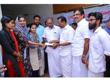 തമിഴ്‌നാട്ടില്‍നിന്ന് കുറ്റ്യാടിയിലേക്ക് കുട്ടികള്‍ എത്തി, രണ്ടു ലക്ഷം രൂപയുടെ സഹായവുമായി 