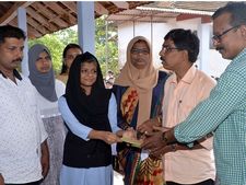 പുരസ്‌കാരത്തുക 10,000 രൂപ ദുരിതാശ്വാസ നിധിയില്‍ നല്‍കി ഫാത്തിമാ ബിസ്മി