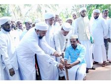 പ്രളയം: രക്ഷാപ്രവര്‍ത്തനം നടത്തിയ ജെയ്സലിന് വീട് നിര്‍മാണം തുടങ്ങി, കാന്തപുരം കുറ്റിയടിച്ചു! 