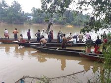 കബനീനദിയില്‍ കടത്തുകാരനായ യുവാവിനെ കാണാതായി: തോണിയില്‍ നിന്നും കുഴഞ്ഞുവീണു, തിരച്ചില്‍ തുടരുന്നു!!