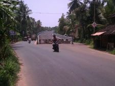 കൈനാട്ടി - നാദാപുരം റോഡ് നവീകരണ പ്രവൃത്തി ചൊവ്വാഴ്ച മുതല്‍ കടകള്‍ പൊളിക്കുന്നതിനെതിരെ പ്രതിഷേധവുമായി വ്യാപാരികള്‍