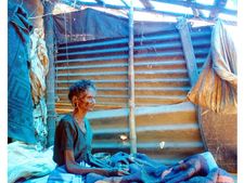 ആദിവാസി വൃദ്ധ നഗരയാതനയില്‍: വൈശ്യന്‍ കോളനിയിലെ കറപ്പിക്ക് വേണ്ടത് വിദഗ്ധ ചികിത്സ