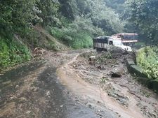 കാലവര്‍ഷം: കോഴിക്കോട് ജില്ലയില്‍ റോഡുകളുടെ പുനരുദ്ധാരണം തിങ്കളാഴ്ച തുടങ്ങും 