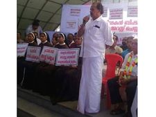 നവകേരളം കെട്ടിപ്പടുക്കേണ്ടത് സര്‍ക്കാര്‍ ജീവനക്കാരെ ഭീഷണിപ്പെടുത്തിയല്ല: പി.ടി തോമസ് എംഎല്‍എ
